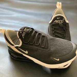 Nike Air Max 270 in Black & Cream